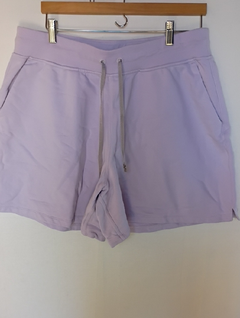 Lululemon Women's High Rise*7 Lulu Fanatics Shorts Size 14 - Picture 3 of 10